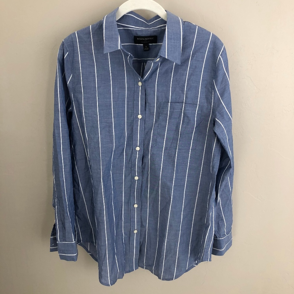 BANANA REPUBLIC- BOYFRIEND FIT BUTTON DOWN